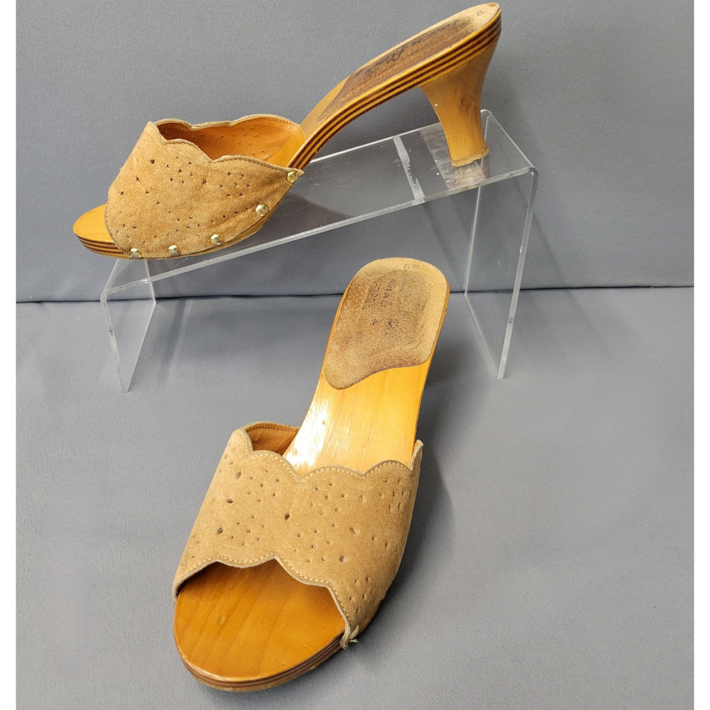 Vintage 70s Wood Sandals Heels Eyelet Womens 8B Tan Suede Shoes Town Flair Retro
